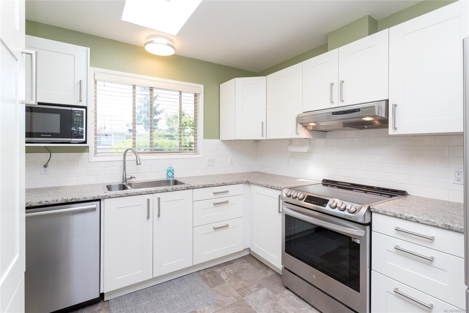 









2020


White Birch

Rd, 7,
Sidney,




BC
V8L 2R1


