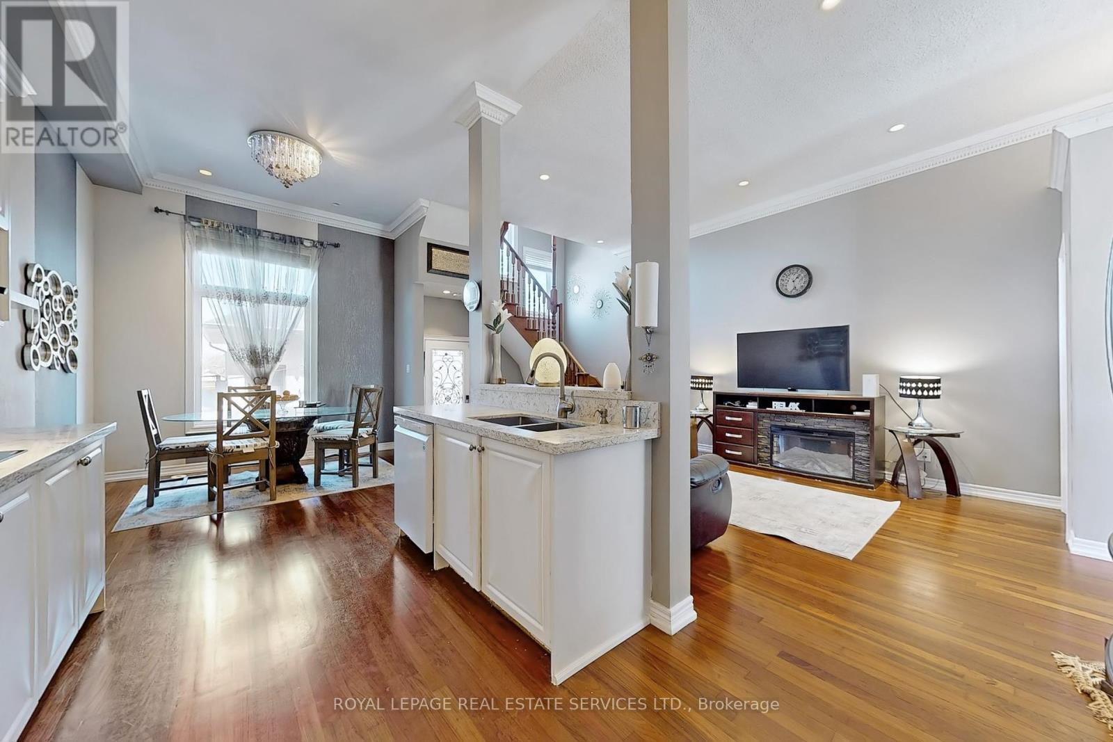 












5861 TENTH LINE W

,
Mississauga,




Ontario
L5M6V4

