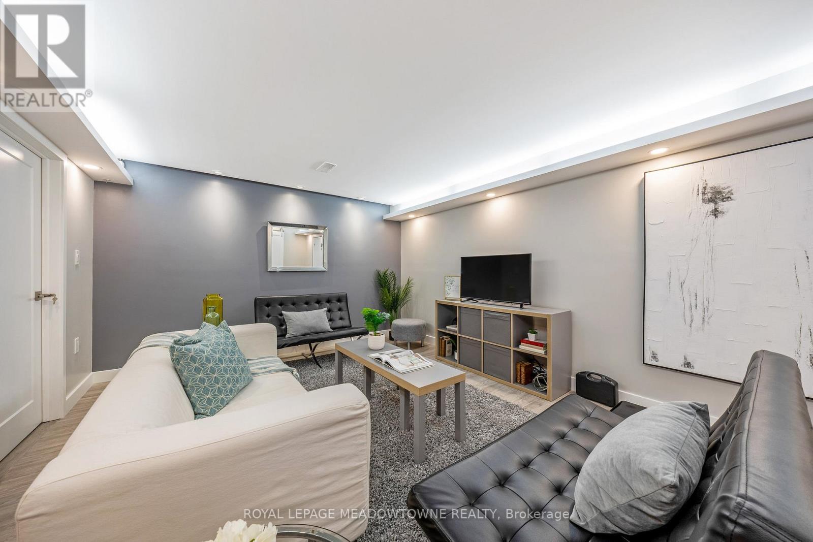 












428 DYMOTT AVENUE

,
Milton,




Ontario
L9T7V1

