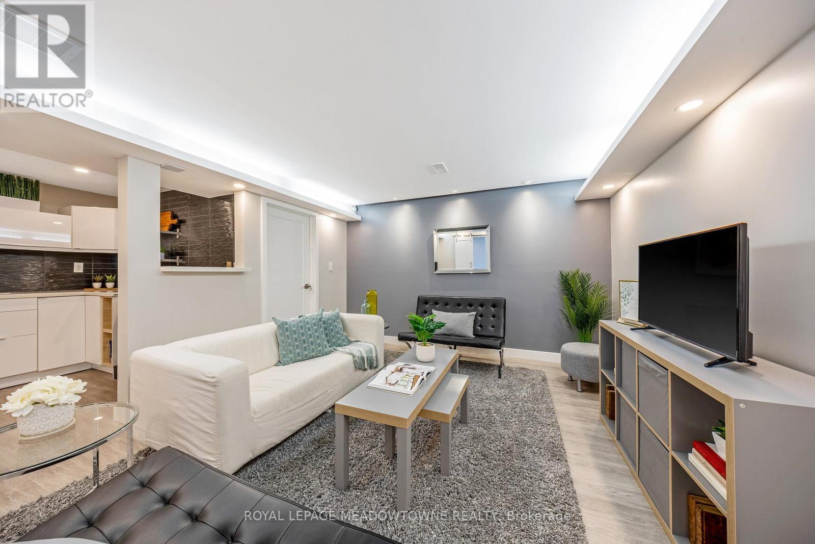 












428 DYMOTT AVENUE

,
Milton,




Ontario
L9T7V1

