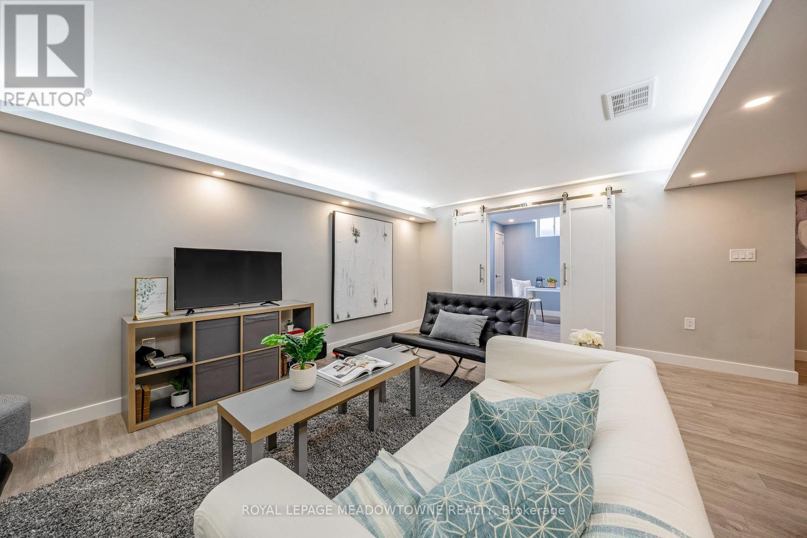 












428 DYMOTT AVENUE

,
Milton,




Ontario
L9T7V1


