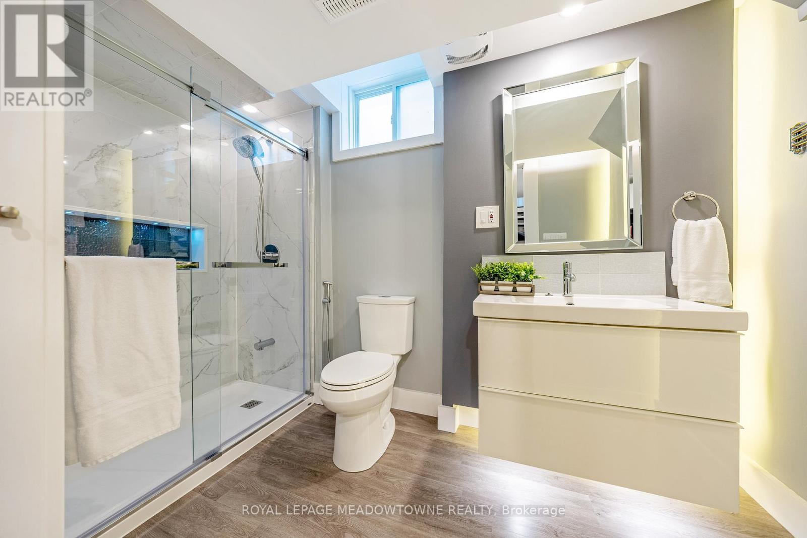 












428 DYMOTT AVENUE

,
Milton,




Ontario
L9T7V1

