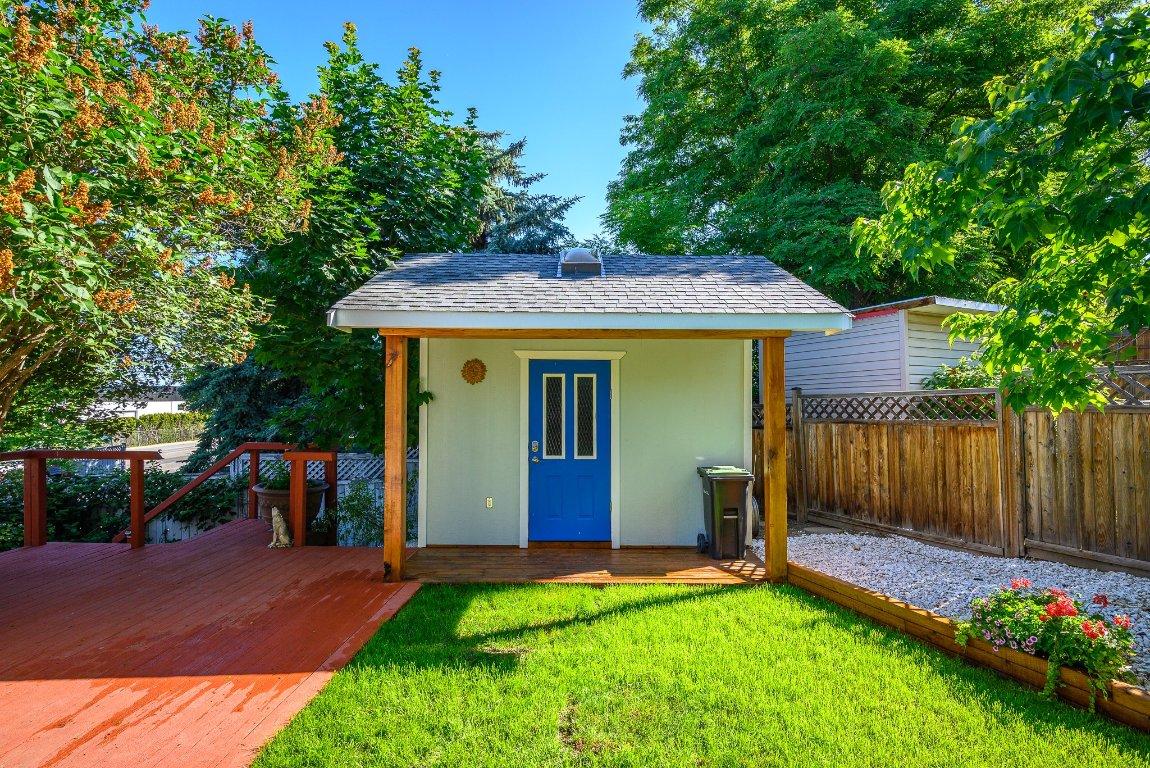 









1041


11

Avenue, 3,
Vernon,




BC
V1B 2P8

