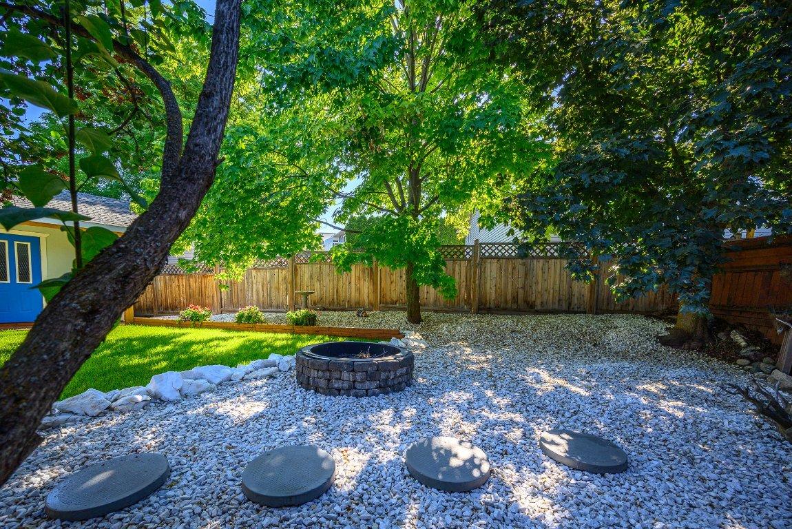 









1041


11

Avenue, 3,
Vernon,




BC
V1B 2P8

