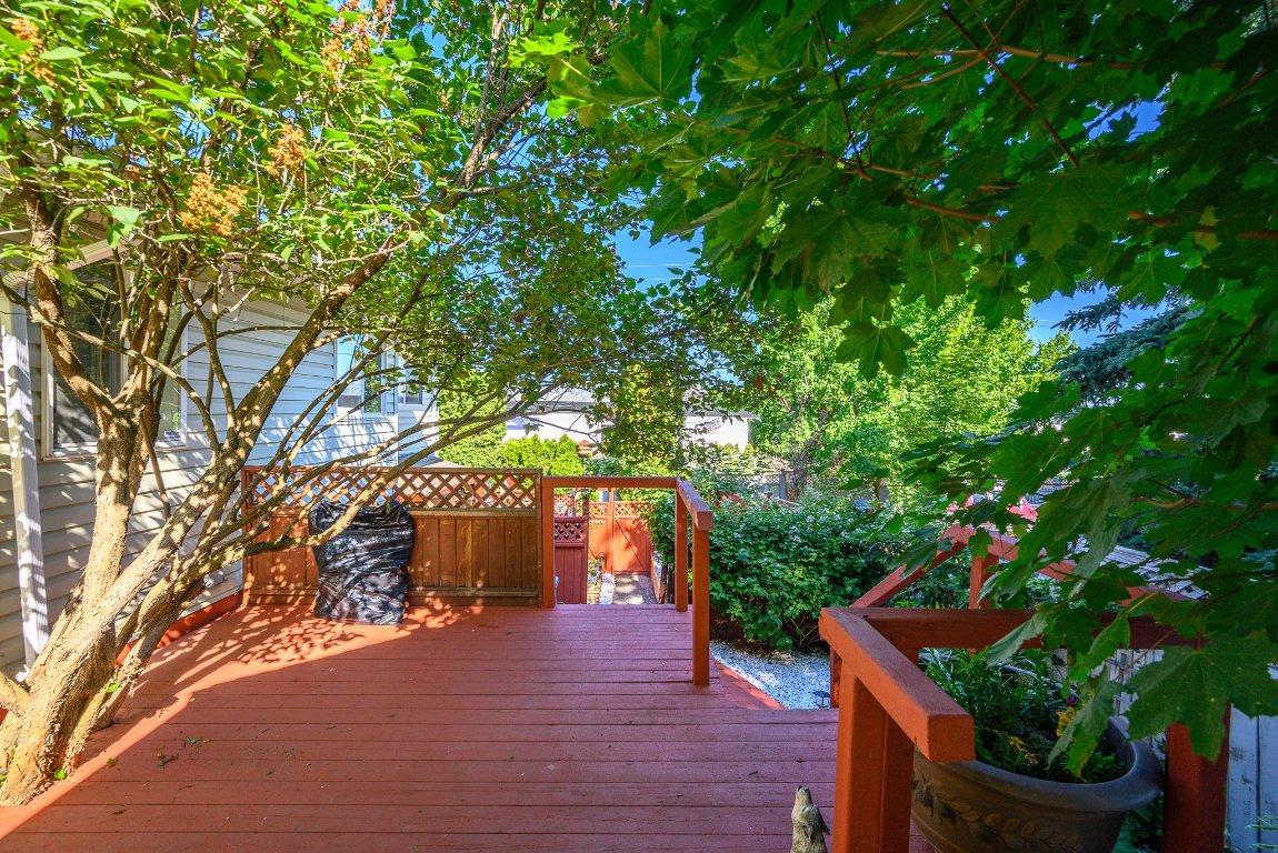 









1041


11

Avenue, 3,
Vernon,




BC
V1B 2P8

