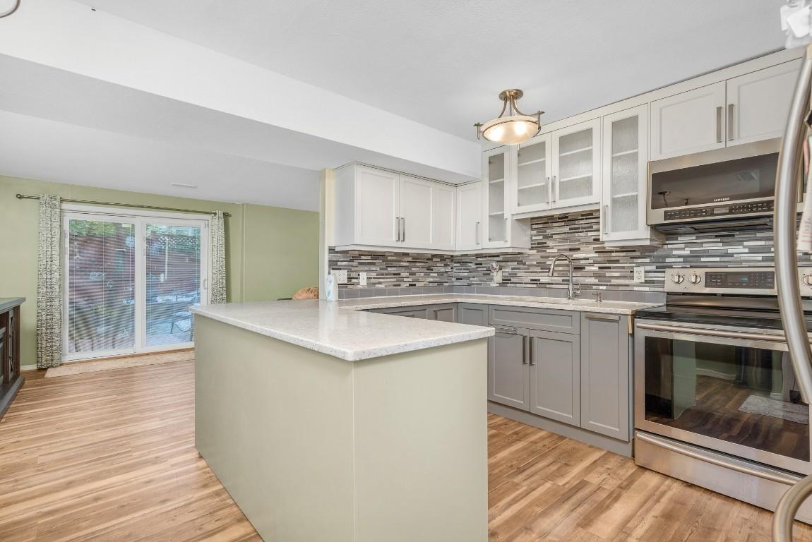 









1041


11

Avenue, 3,
Vernon,




BC
V1B 2P8

