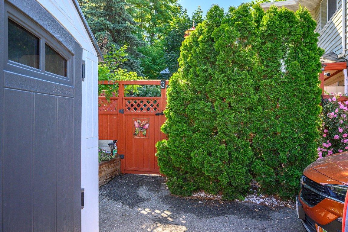 









1041


11

Avenue, 3,
Vernon,




BC
V1B 2P8

