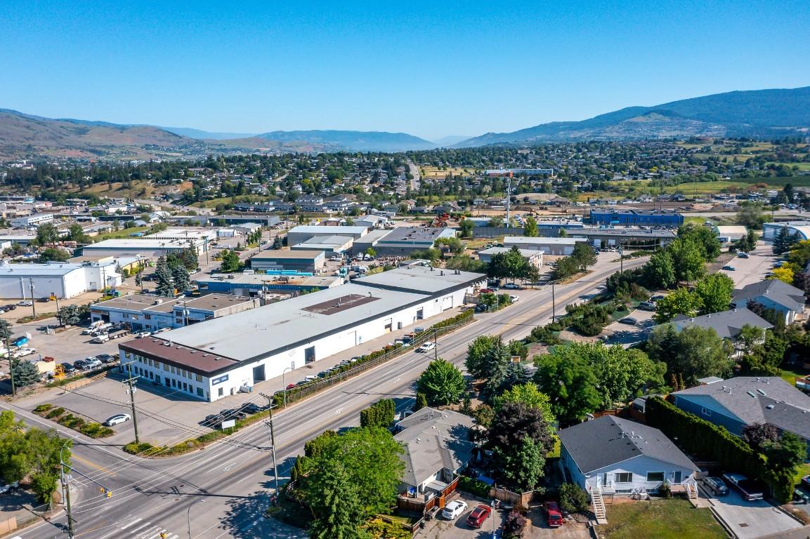 









1041


11

Avenue, 3,
Vernon,




BC
V1B 2P8

