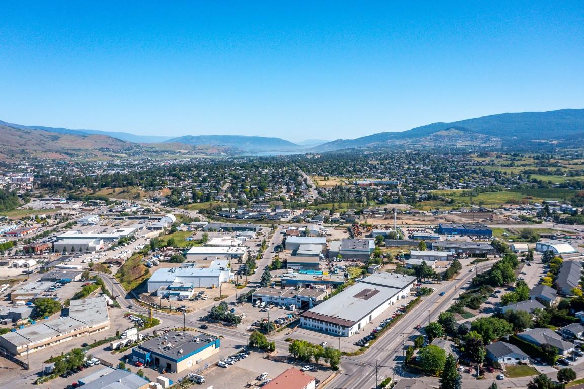 









1041


11

Avenue, 3,
Vernon,




BC
V1B 2P8

