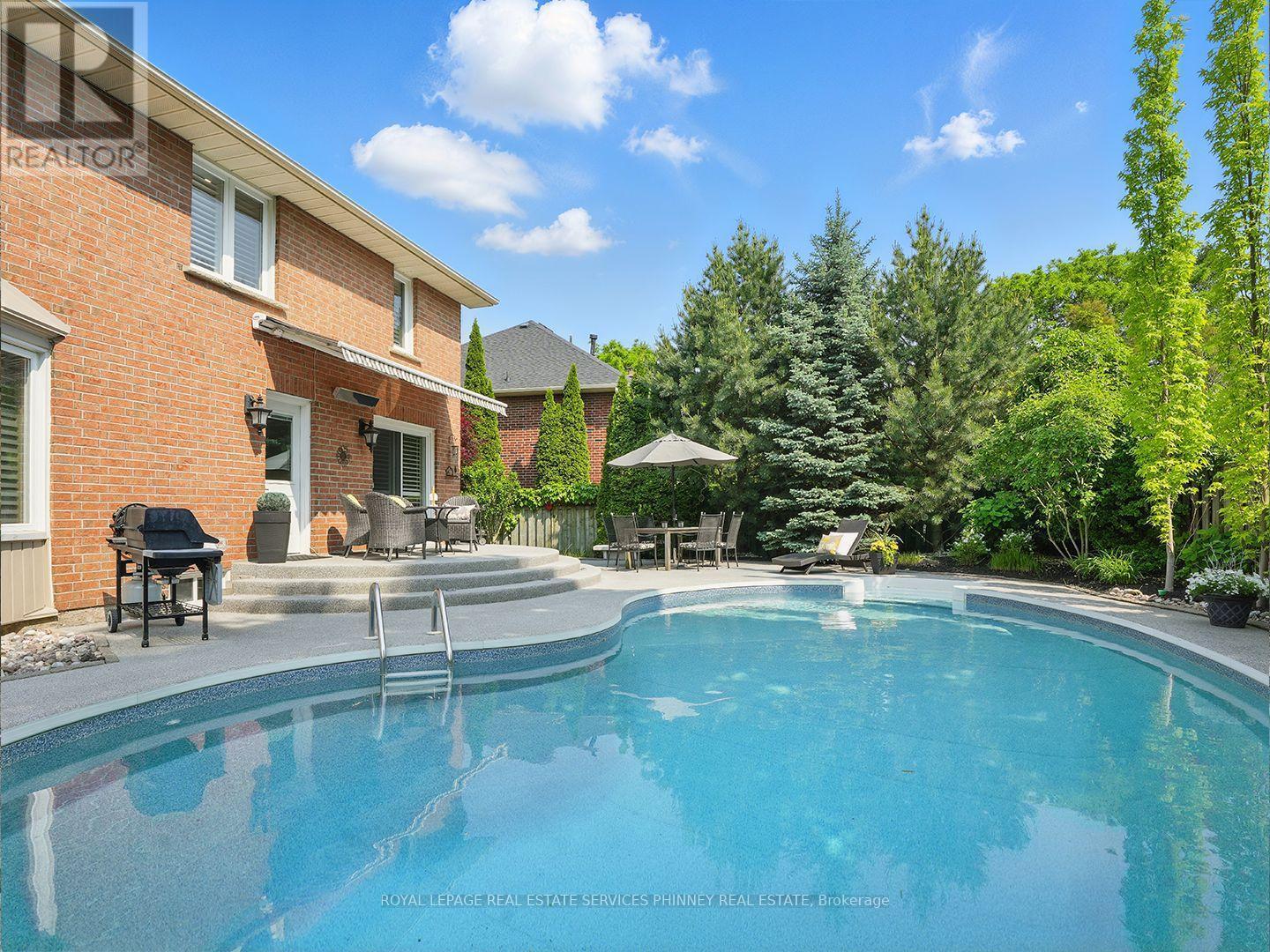 












402 BARCLAY CRESCENT

,
Oakville,




Ontario
L6J6H9

