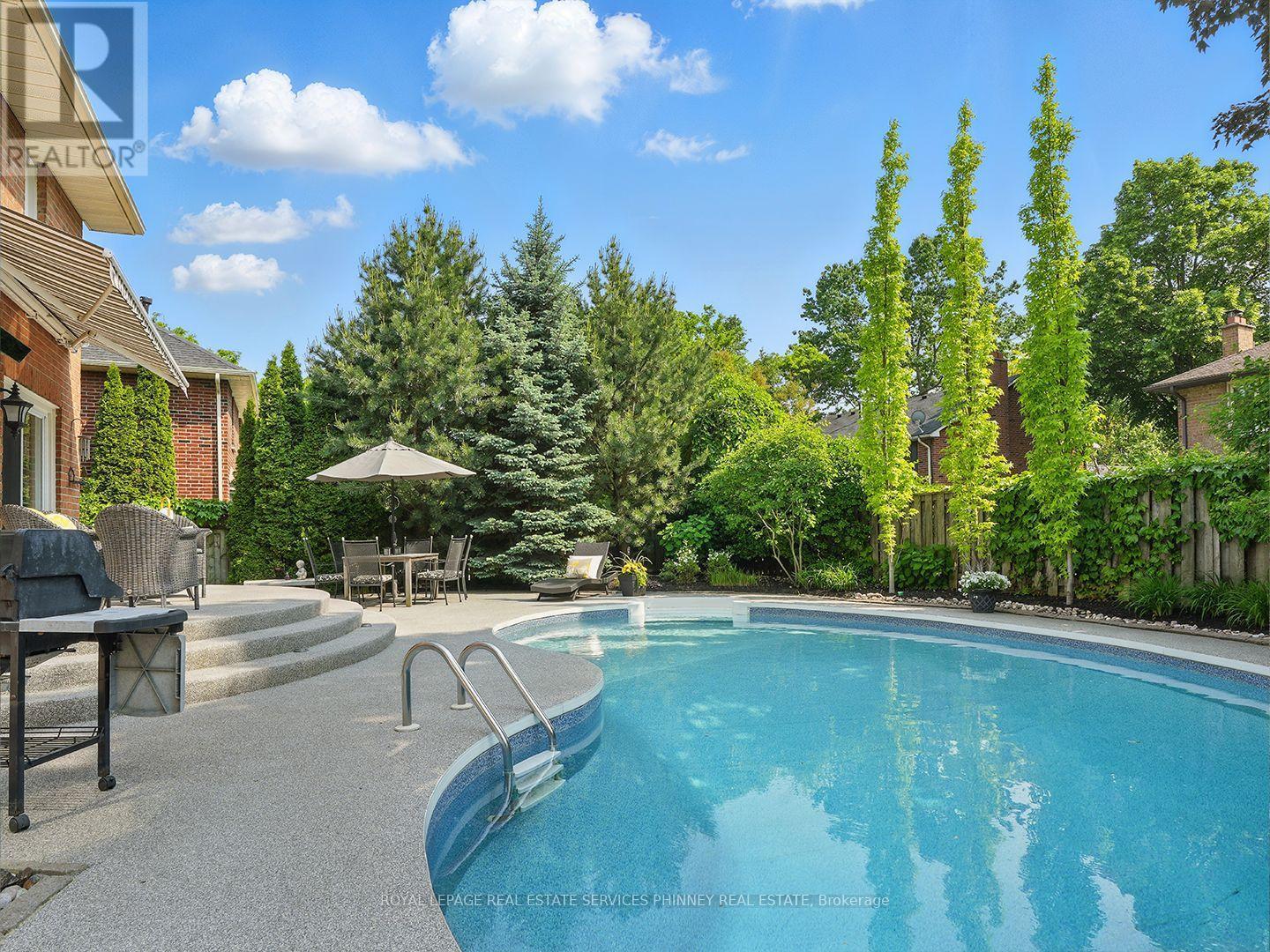 












402 BARCLAY CRESCENT

,
Oakville,




Ontario
L6J6H9

