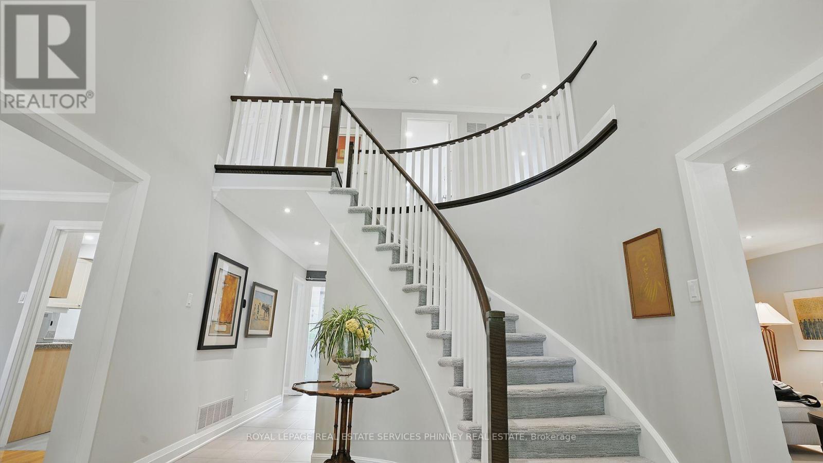 












402 BARCLAY CRESCENT

,
Oakville,




Ontario
L6J6H9

