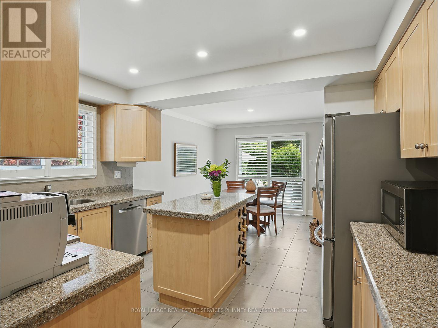 












402 BARCLAY CRESCENT

,
Oakville,




Ontario
L6J6H9

