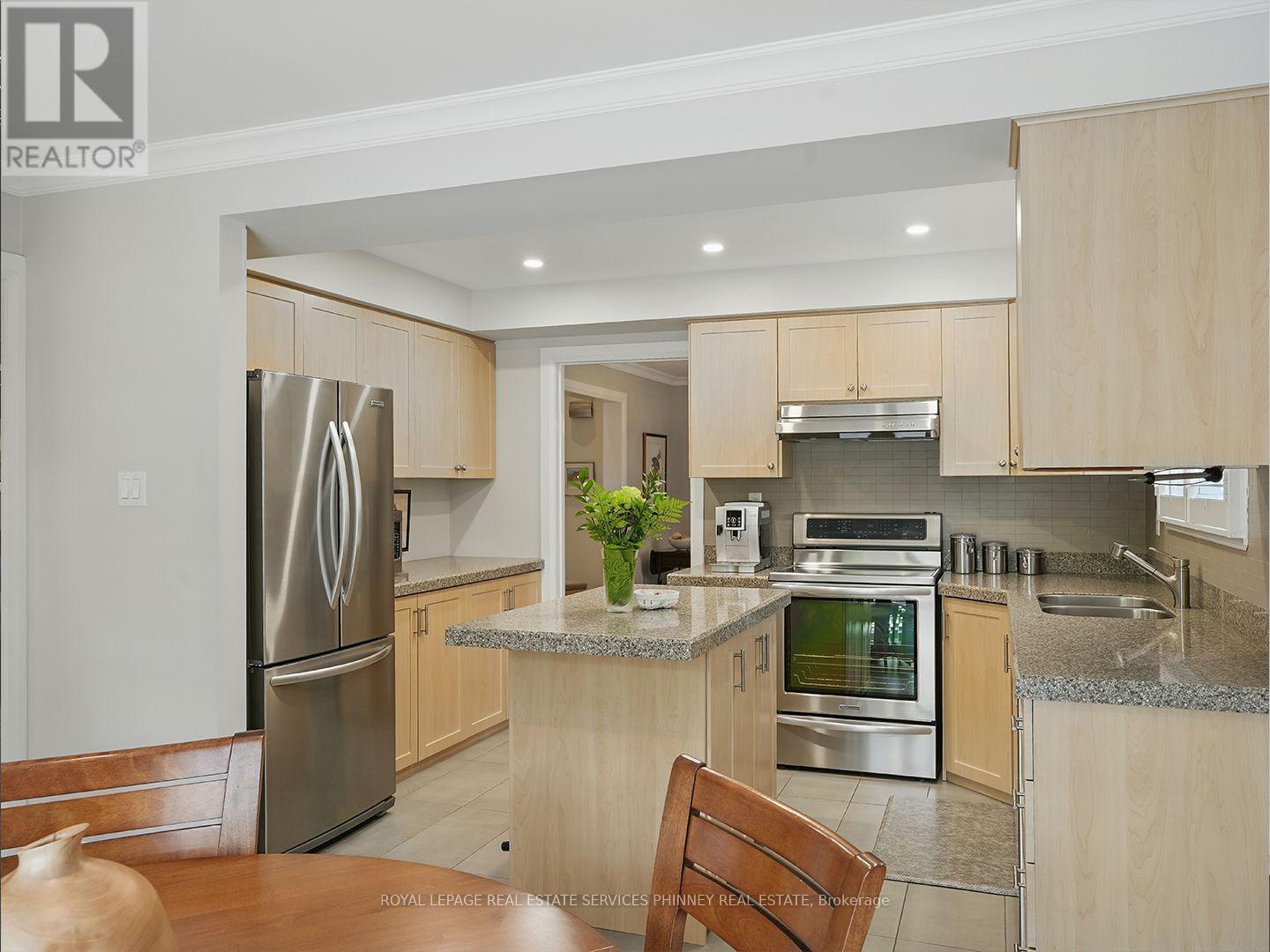 












402 BARCLAY CRESCENT

,
Oakville,




Ontario
L6J6H9


