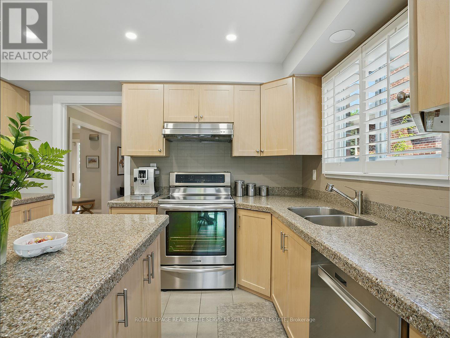 












402 BARCLAY CRESCENT

,
Oakville,




Ontario
L6J6H9

