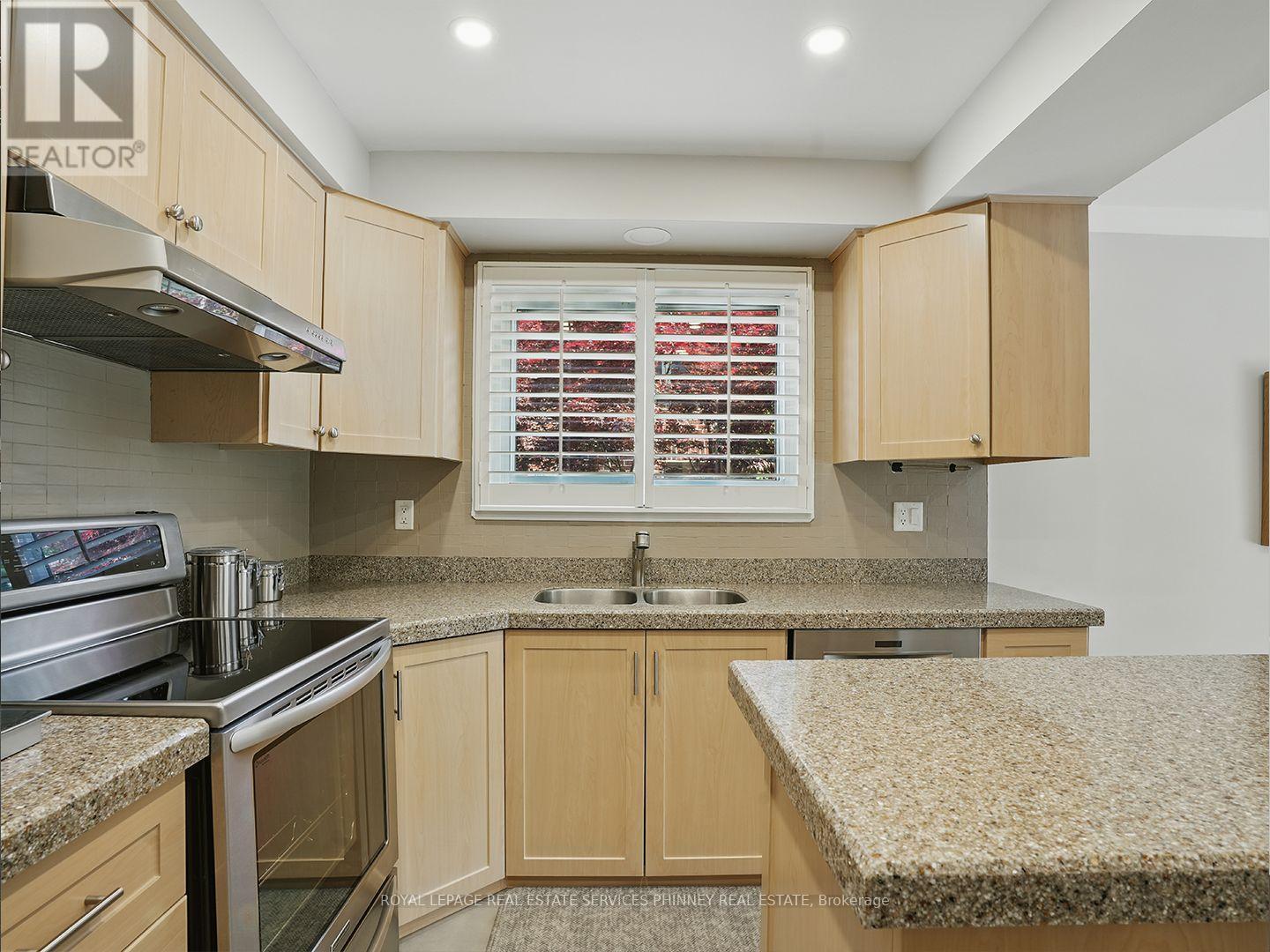 












402 BARCLAY CRESCENT

,
Oakville,




Ontario
L6J6H9

