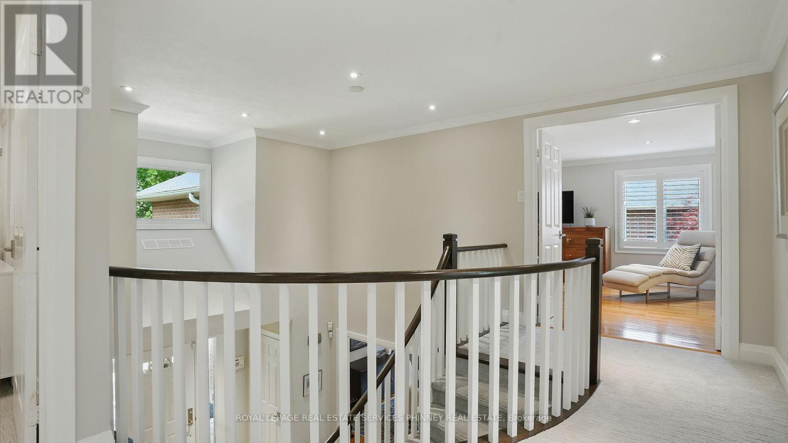 












402 BARCLAY CRESCENT

,
Oakville,




Ontario
L6J6H9


