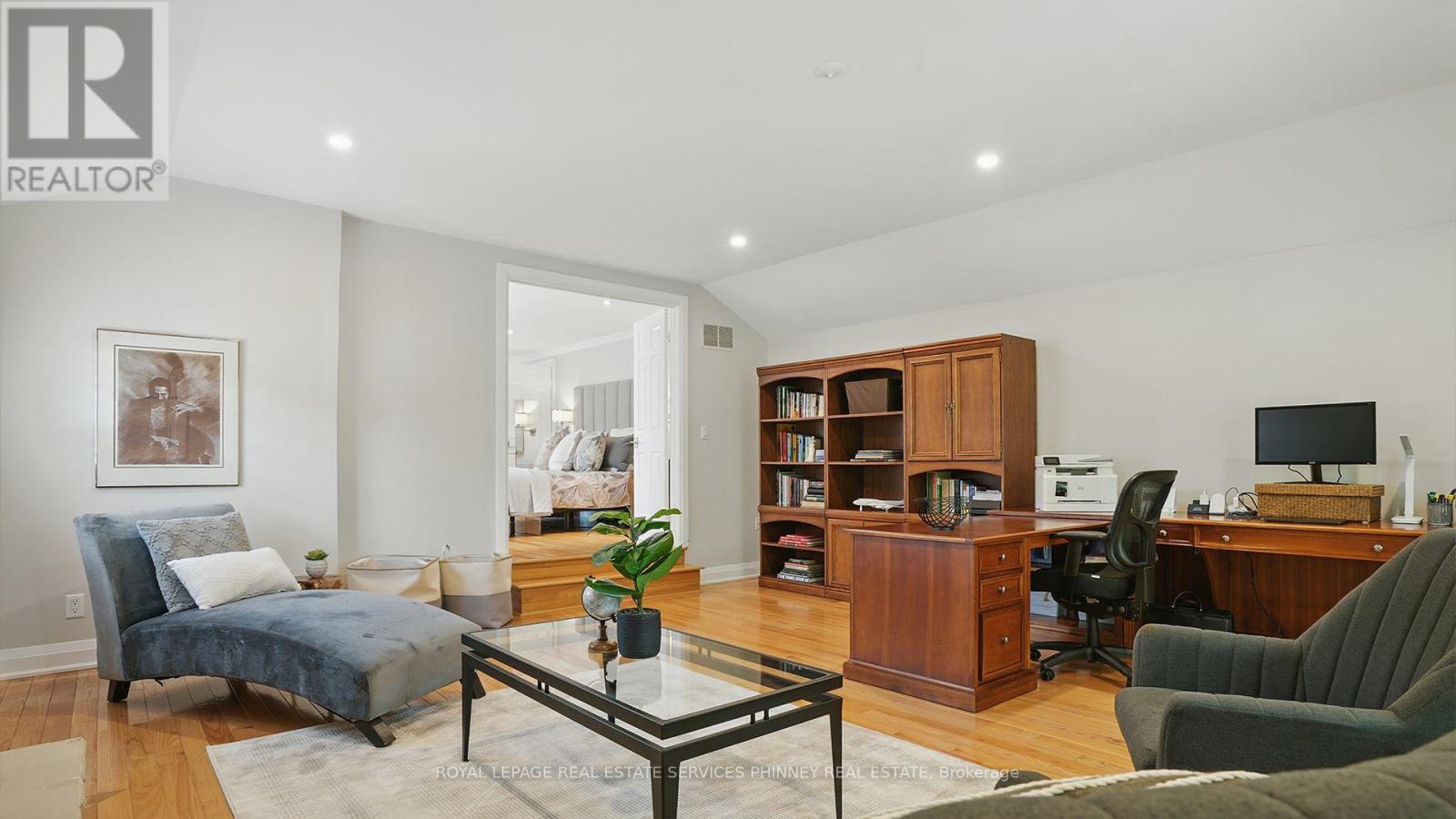 












402 BARCLAY CRESCENT

,
Oakville,




Ontario
L6J6H9

