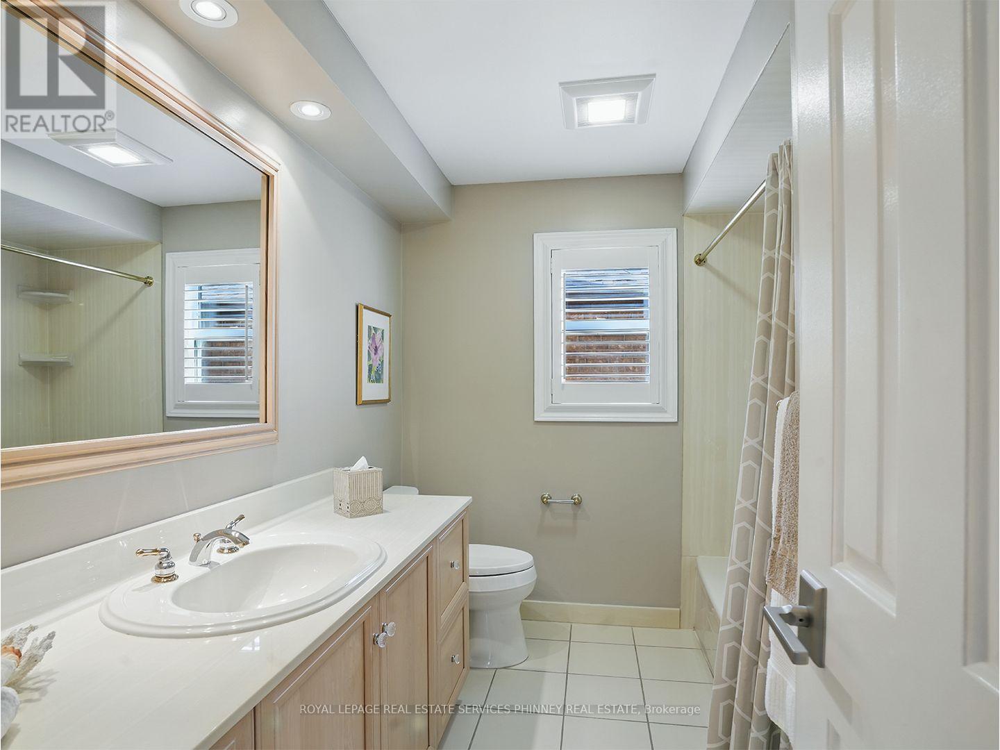 












402 BARCLAY CRESCENT

,
Oakville,




Ontario
L6J6H9

