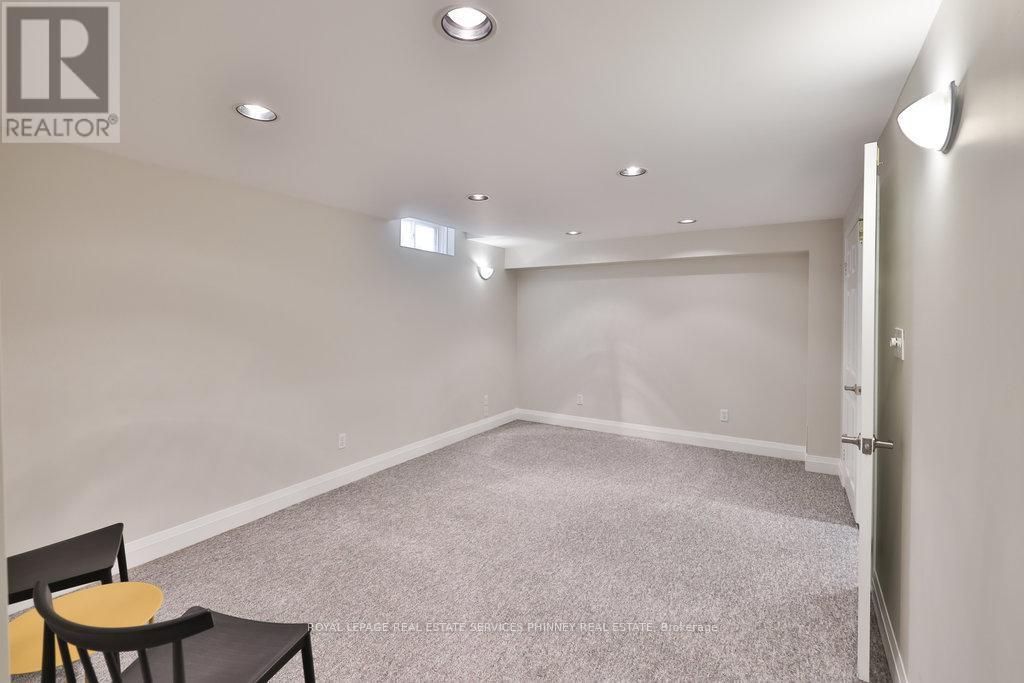 












402 BARCLAY CRESCENT

,
Oakville,




Ontario
L6J6H9

