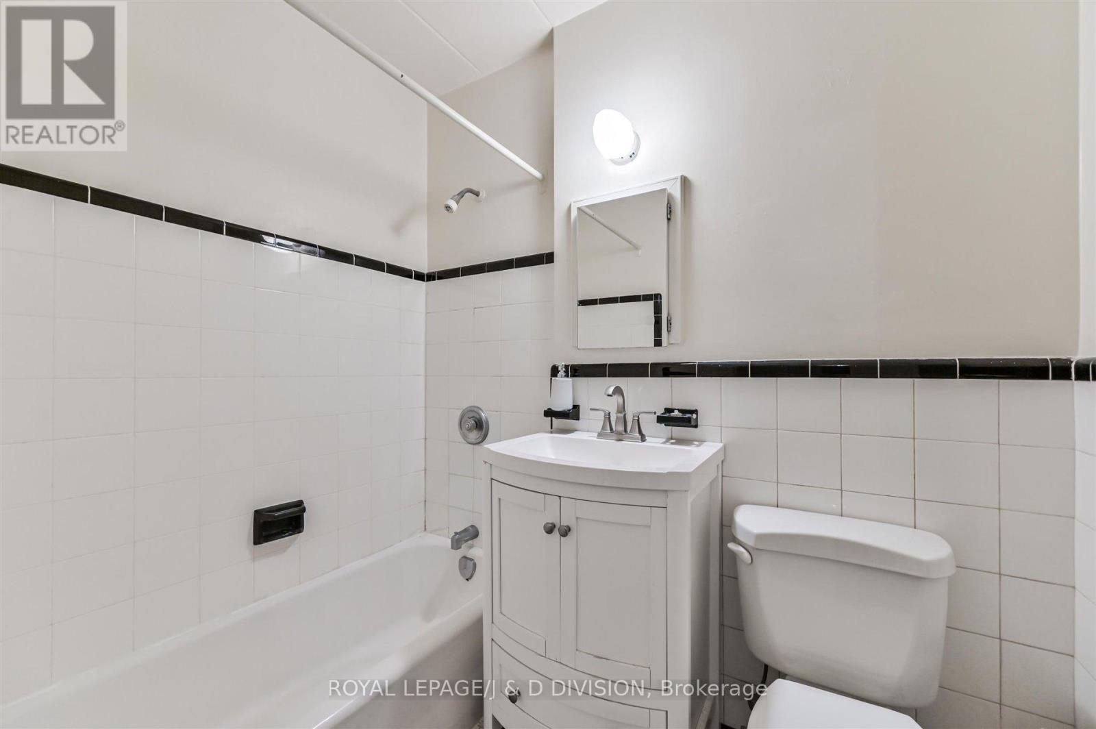 












304 - 325 SAMMON AVENUE

,
Toronto,




Ontario
M4J2A1

