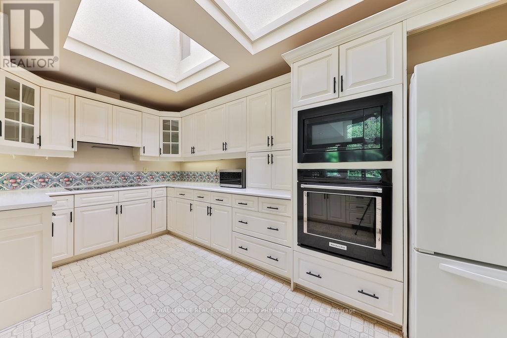 












521 VANESSA CRESCENT

,
Mississauga,




Ontario
L5H2N4

