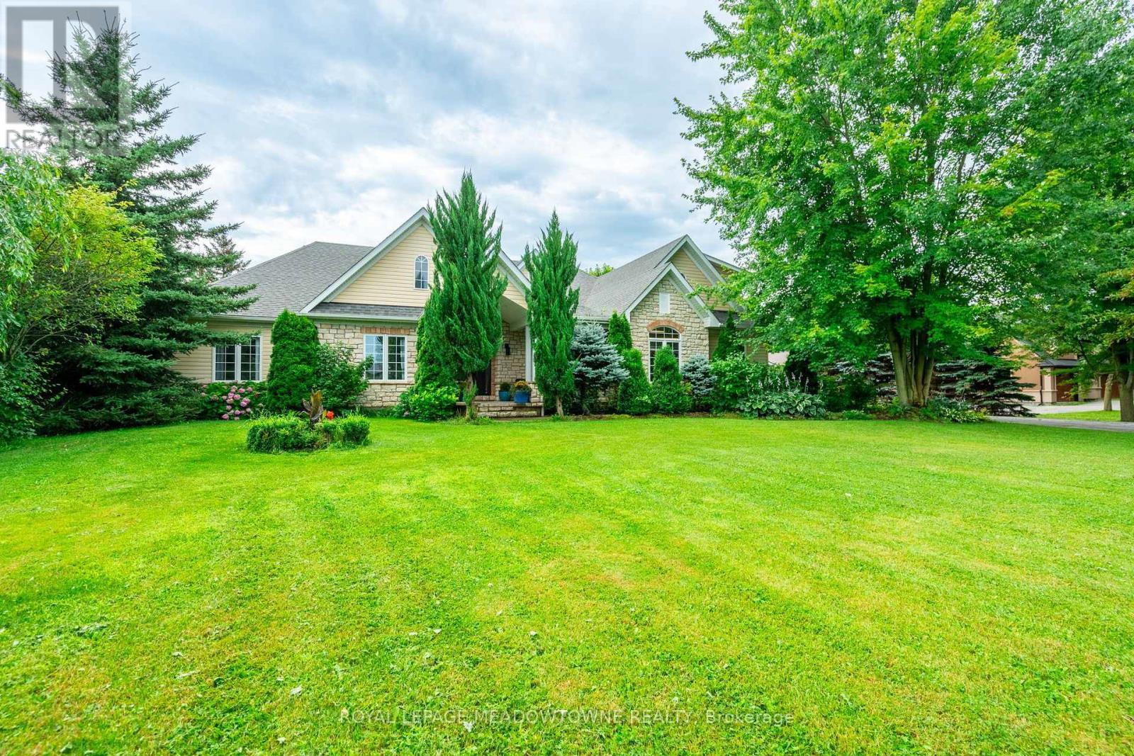 












128 CARLISLE ROAD

,
Hamilton,




Ontario
L8B0Z8

