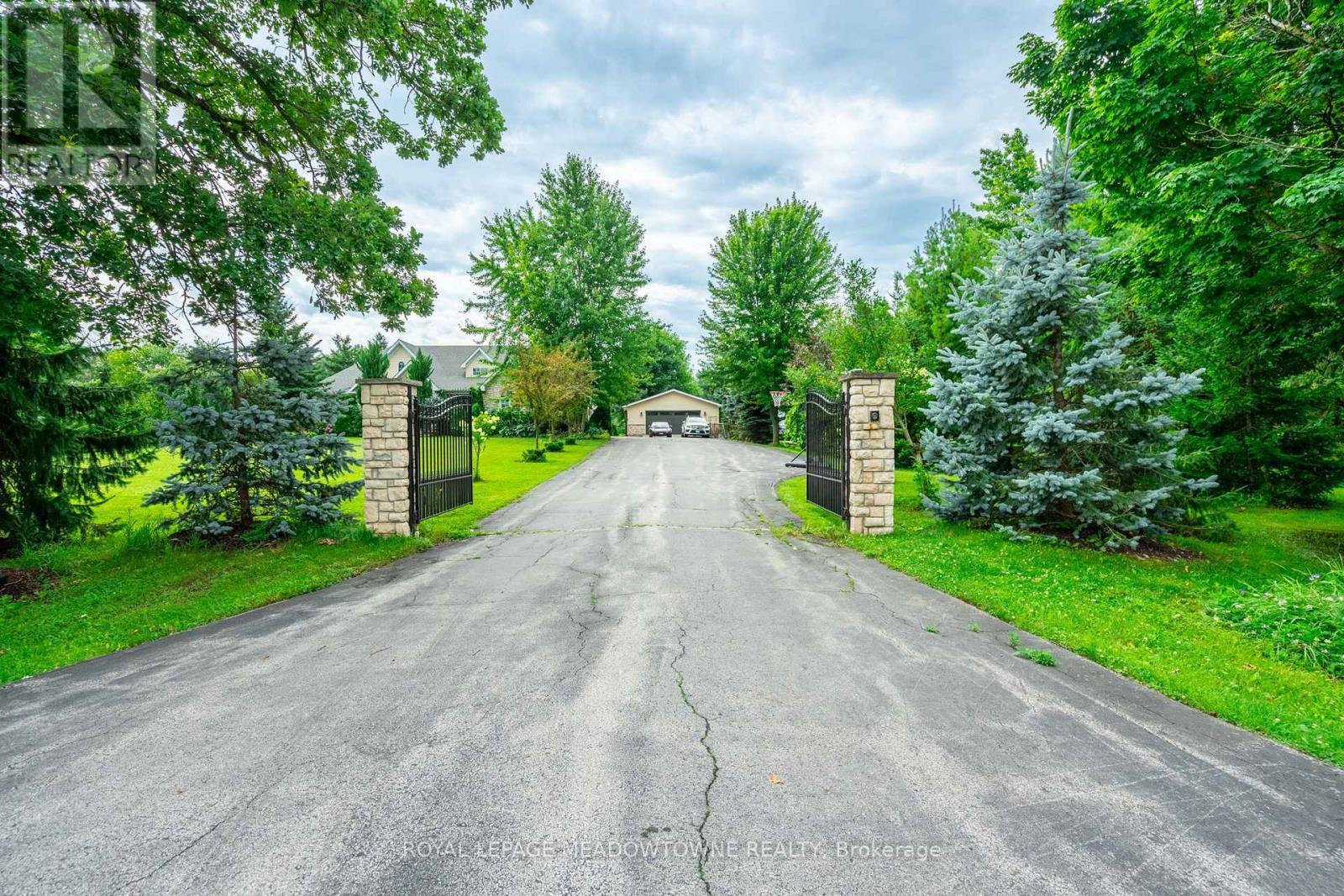 












128 CARLISLE ROAD

,
Hamilton,




Ontario
L8B0Z8

