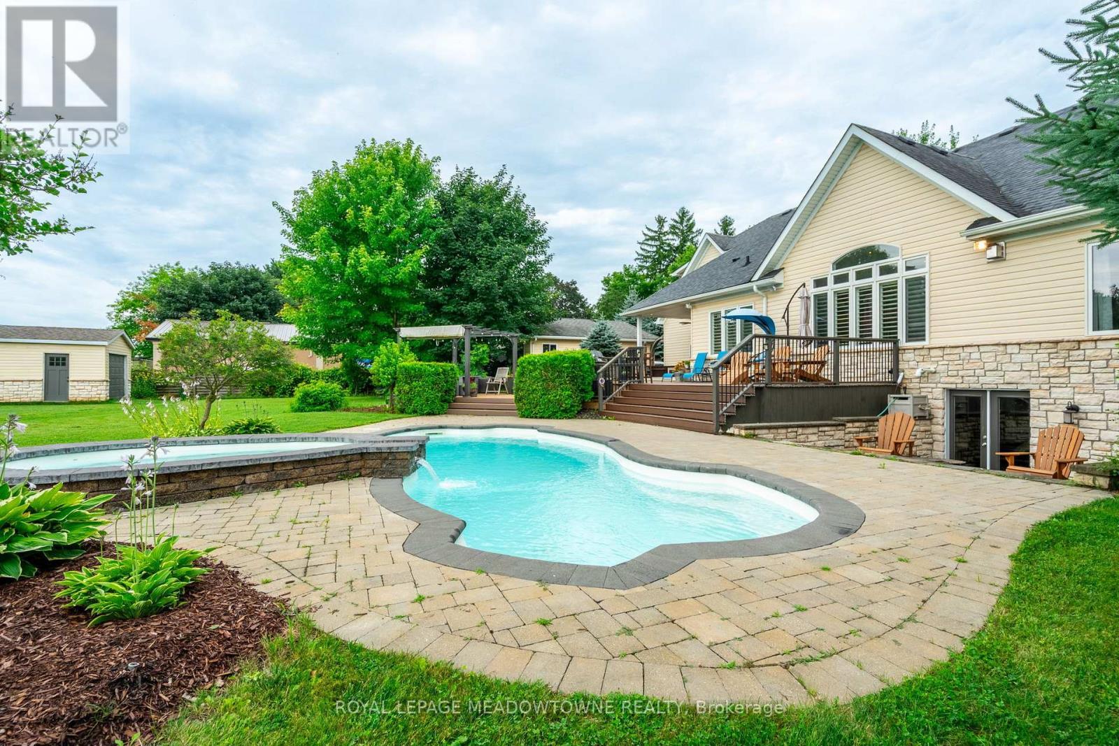 












128 CARLISLE ROAD

,
Hamilton,




Ontario
L8B0Z8

