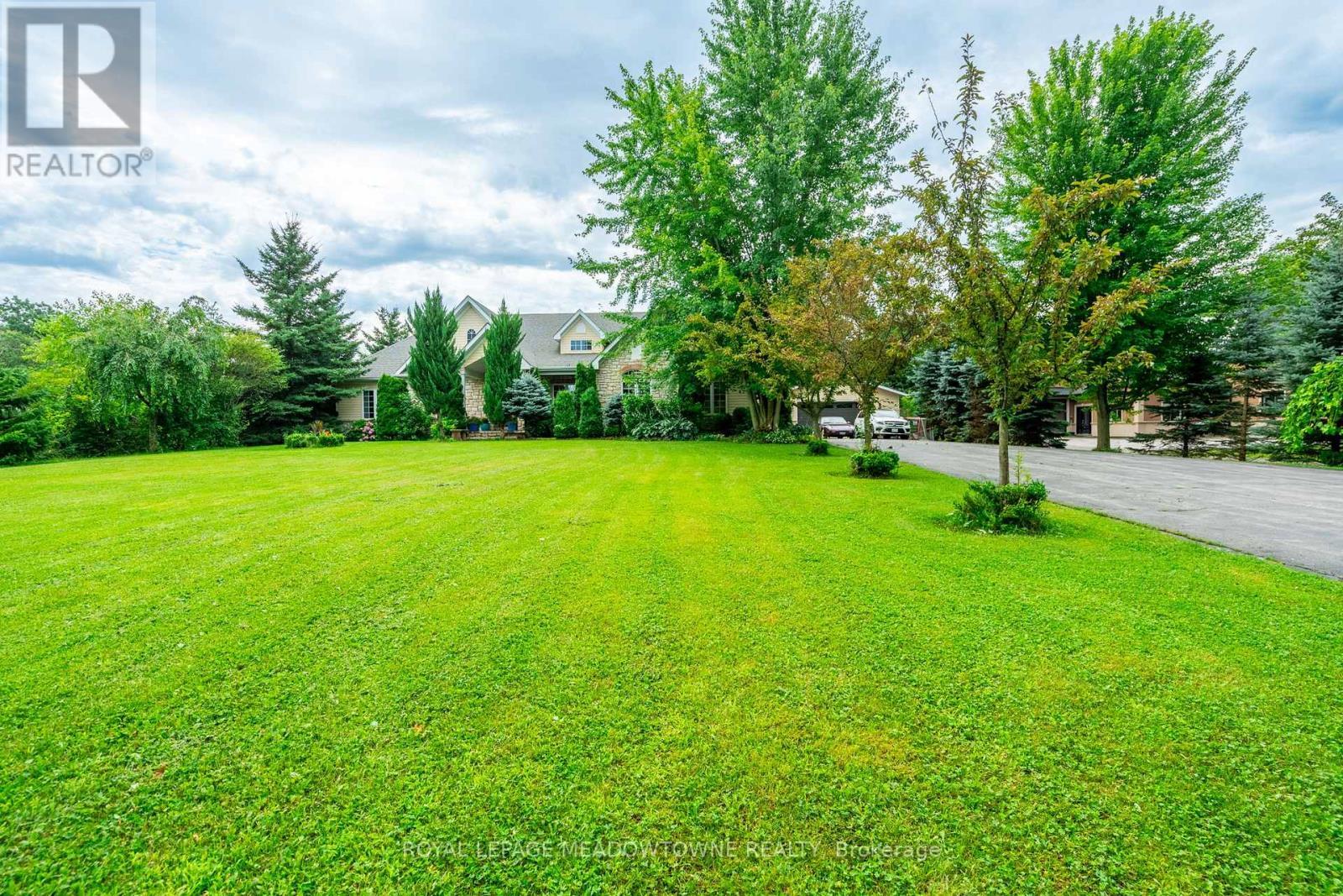 












128 CARLISLE ROAD

,
Hamilton,




Ontario
L8B0Z8


