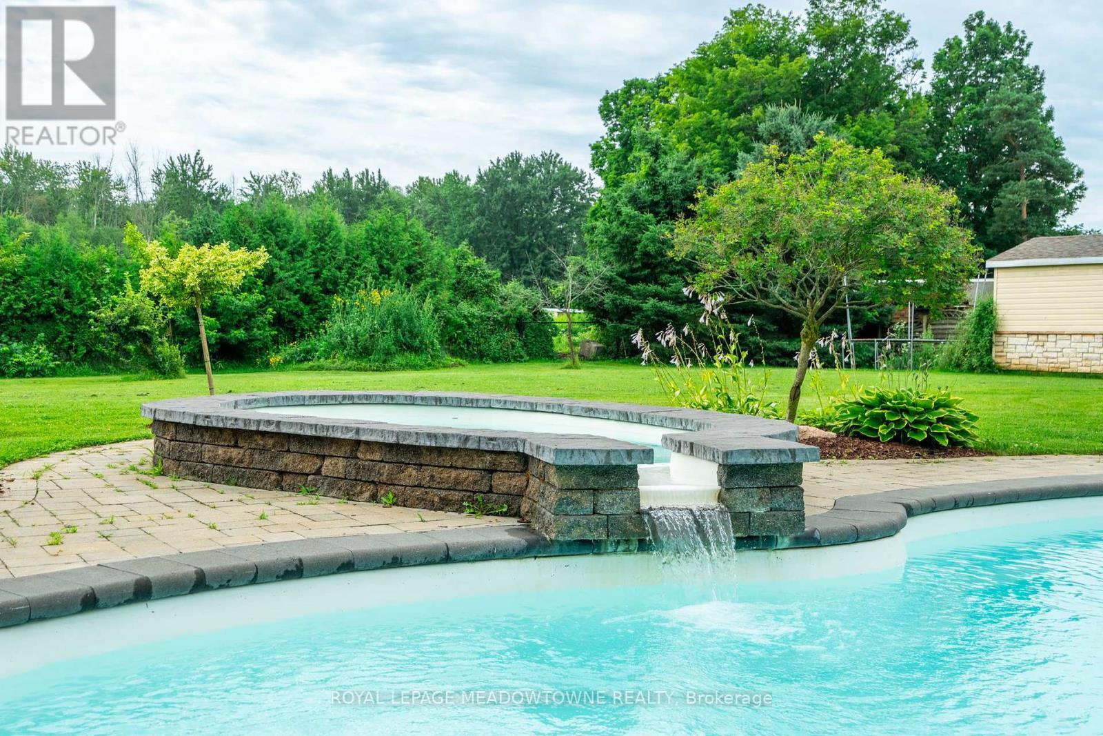 












128 CARLISLE ROAD

,
Hamilton,




Ontario
L8B0Z8

