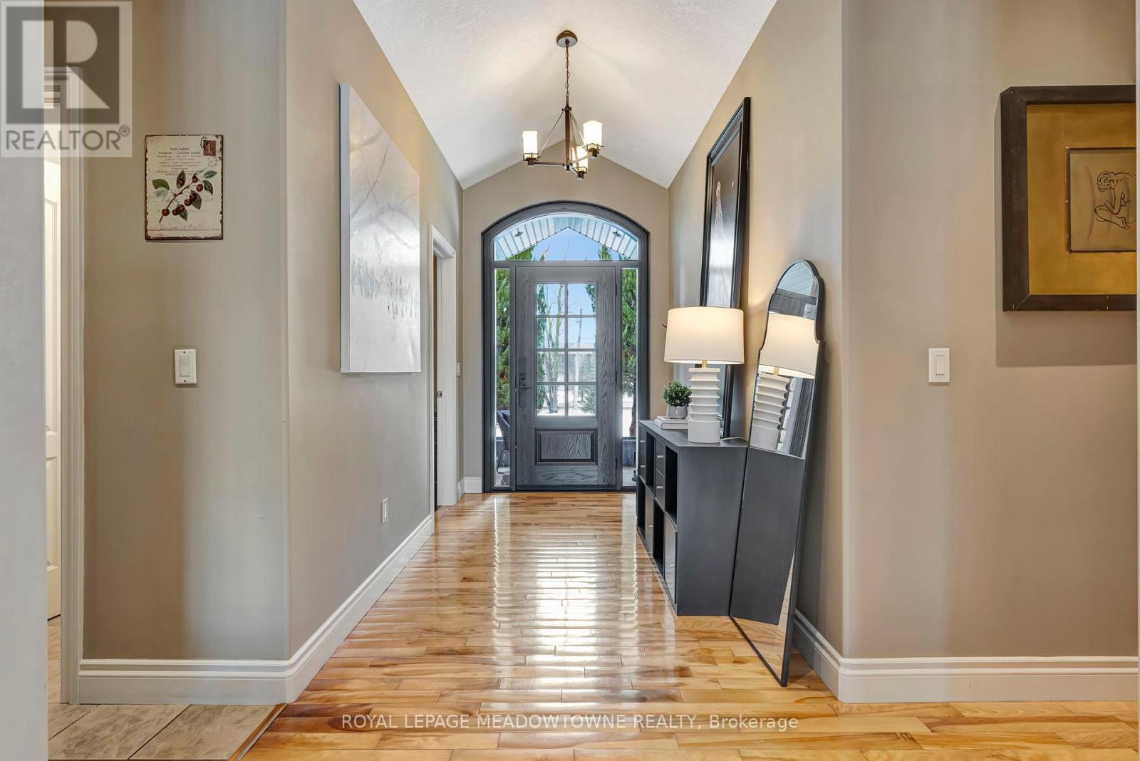 












128 CARLISLE ROAD

,
Hamilton,




Ontario
L8B0Z8


