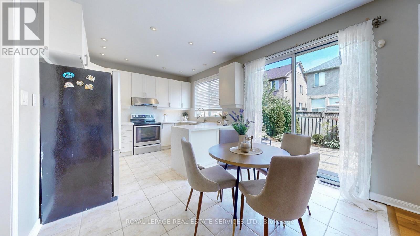












3798 SWIFTDALE DRIVE

,
Mississauga,




Ontario
L5M6M5


