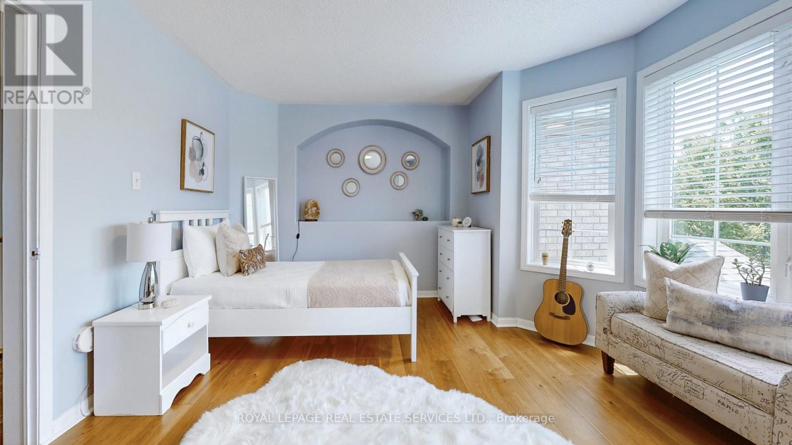 












3798 SWIFTDALE DRIVE

,
Mississauga,




Ontario
L5M6M5

