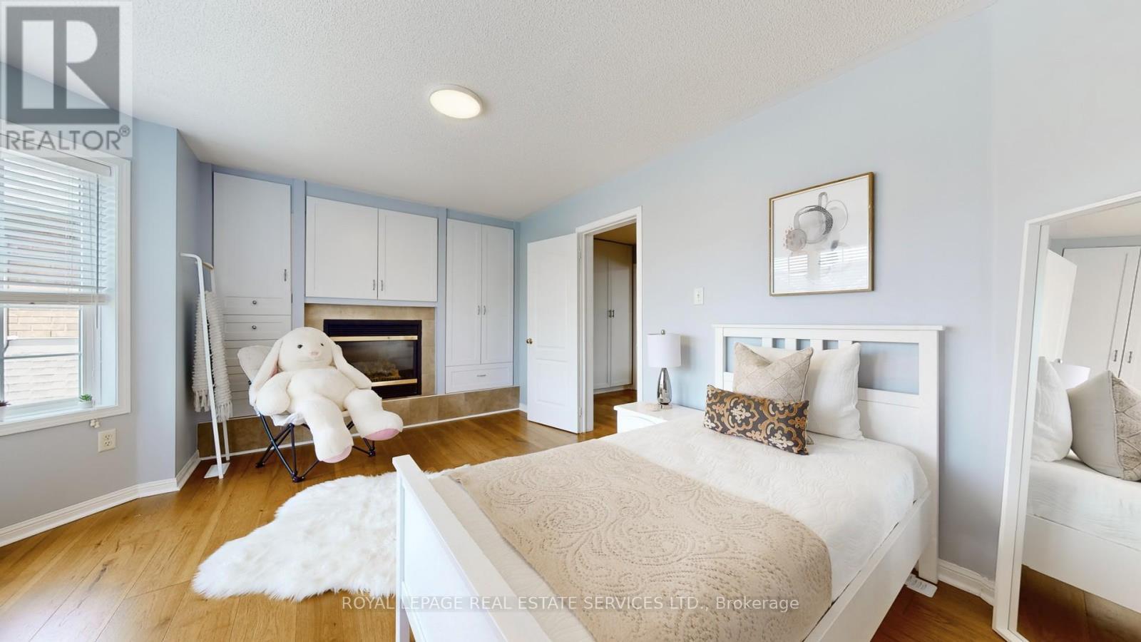 












3798 SWIFTDALE DRIVE

,
Mississauga,




Ontario
L5M6M5

