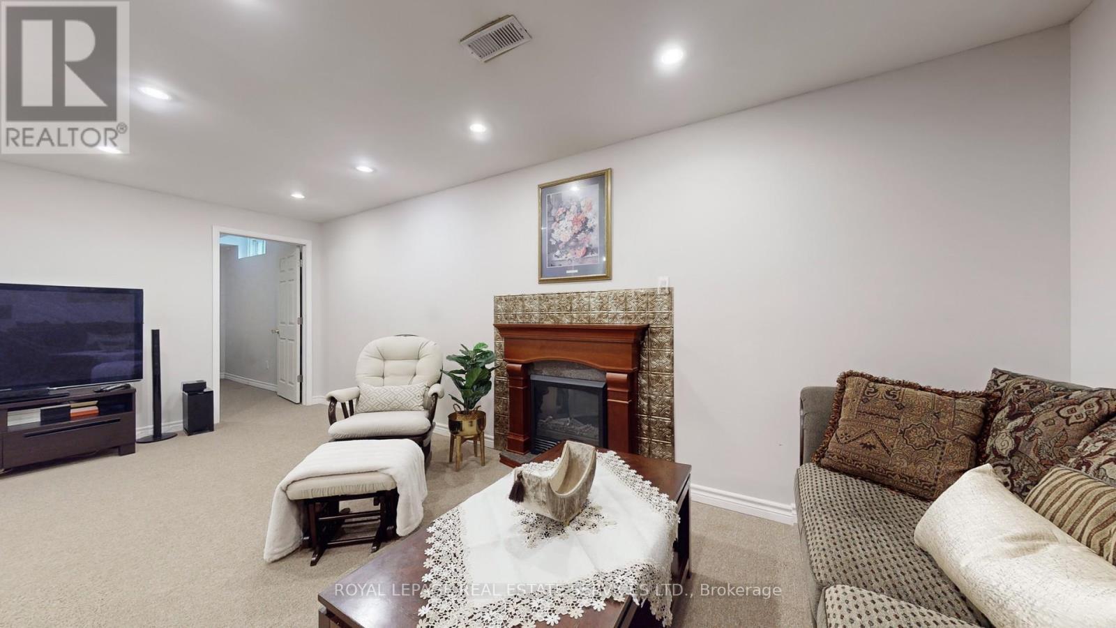












3798 SWIFTDALE DRIVE

,
Mississauga,




Ontario
L5M6M5

