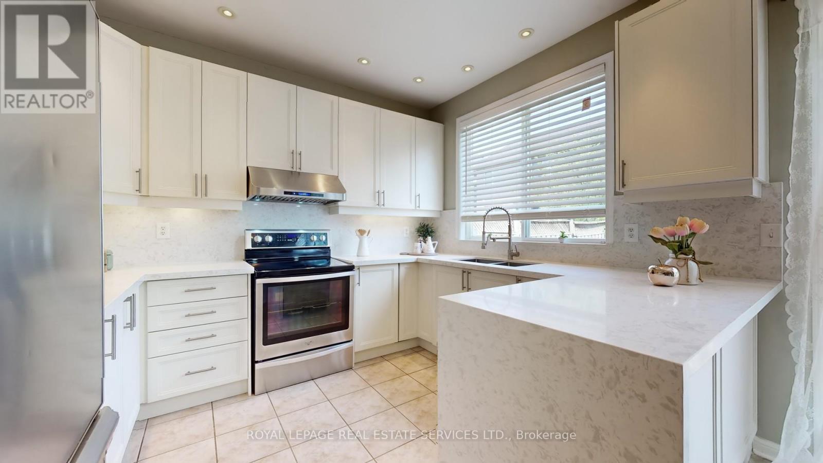 












3798 SWIFTDALE DRIVE

,
Mississauga,




Ontario
L5M6M5

