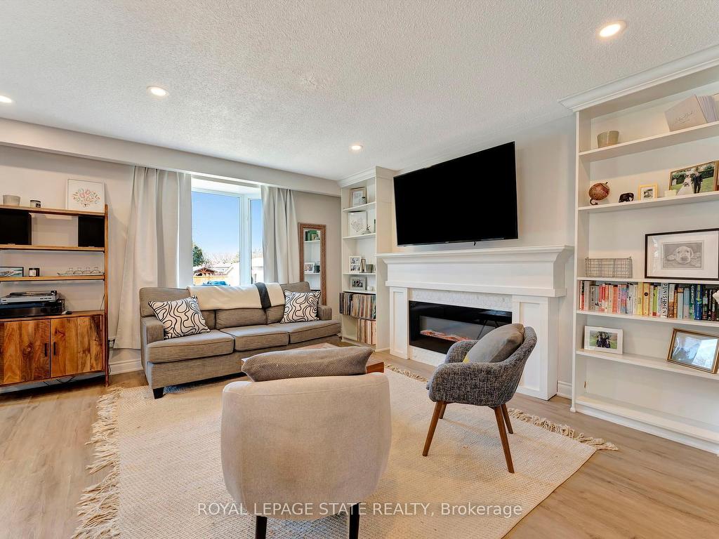 









15


Elsa

Court,
Hamilton,




ON
L9C 4R7

