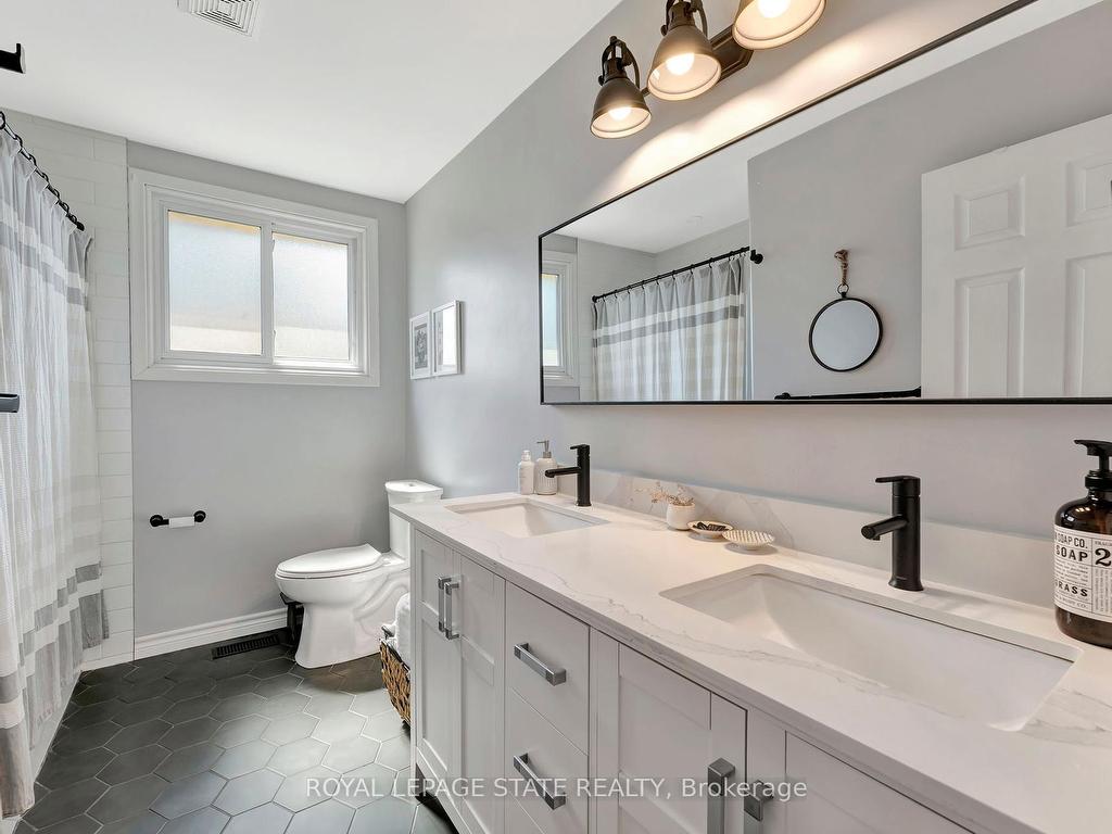 









15


Elsa

Court,
Hamilton,




ON
L9C 4R7

