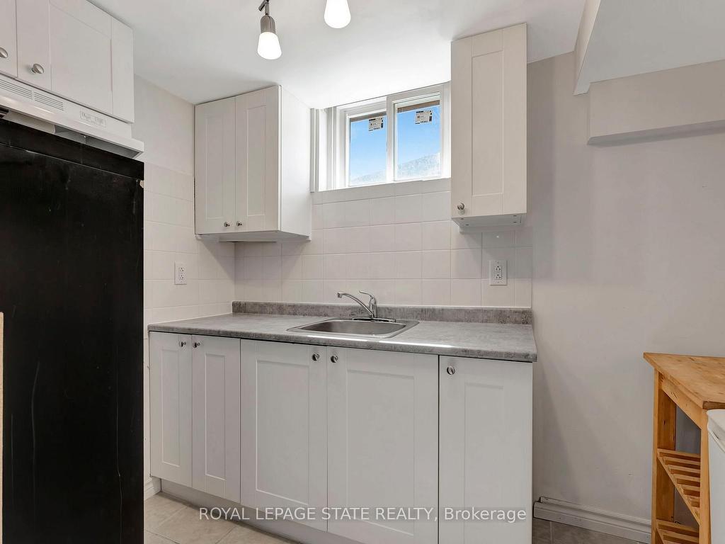 









15


Elsa

Court,
Hamilton,




ON
L9C 4R7

