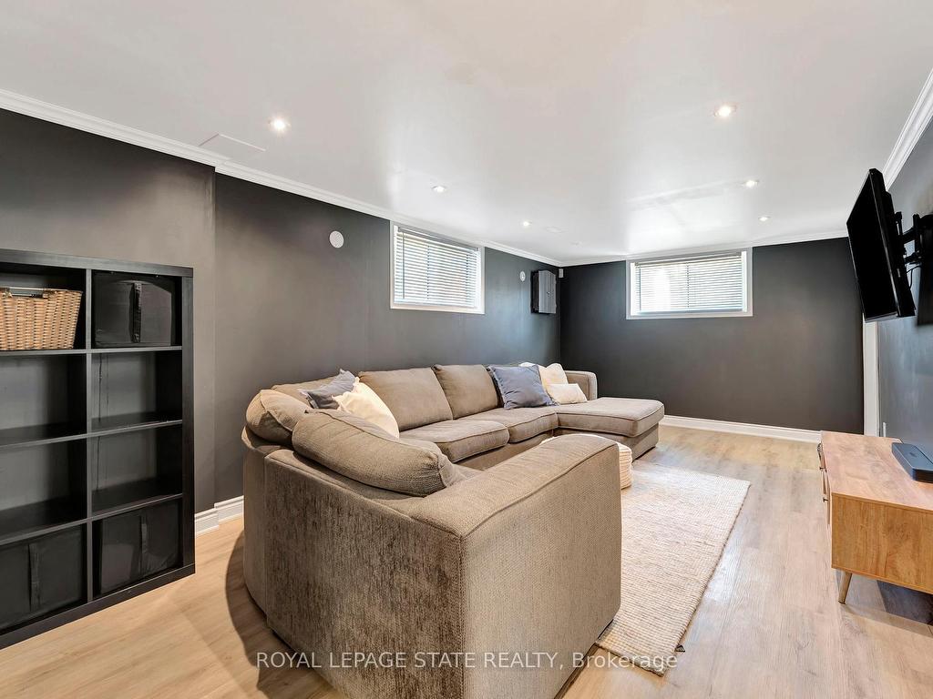 









15


Elsa

Court,
Hamilton,




ON
L9C 4R7

