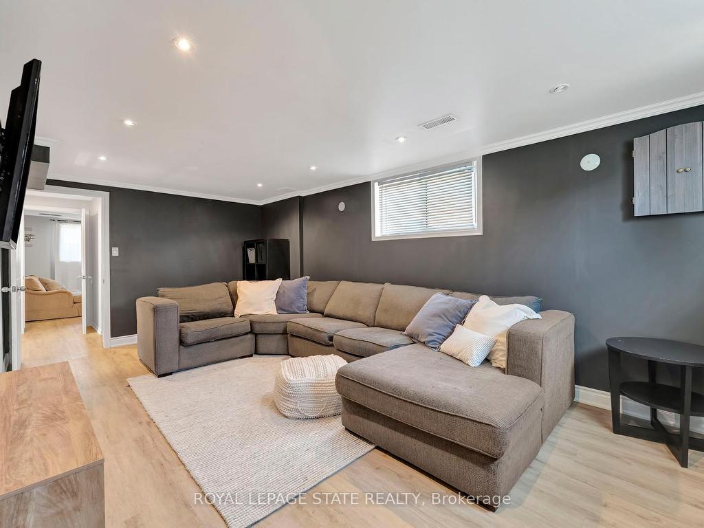 









15


Elsa

Court,
Hamilton,




ON
L9C 4R7

