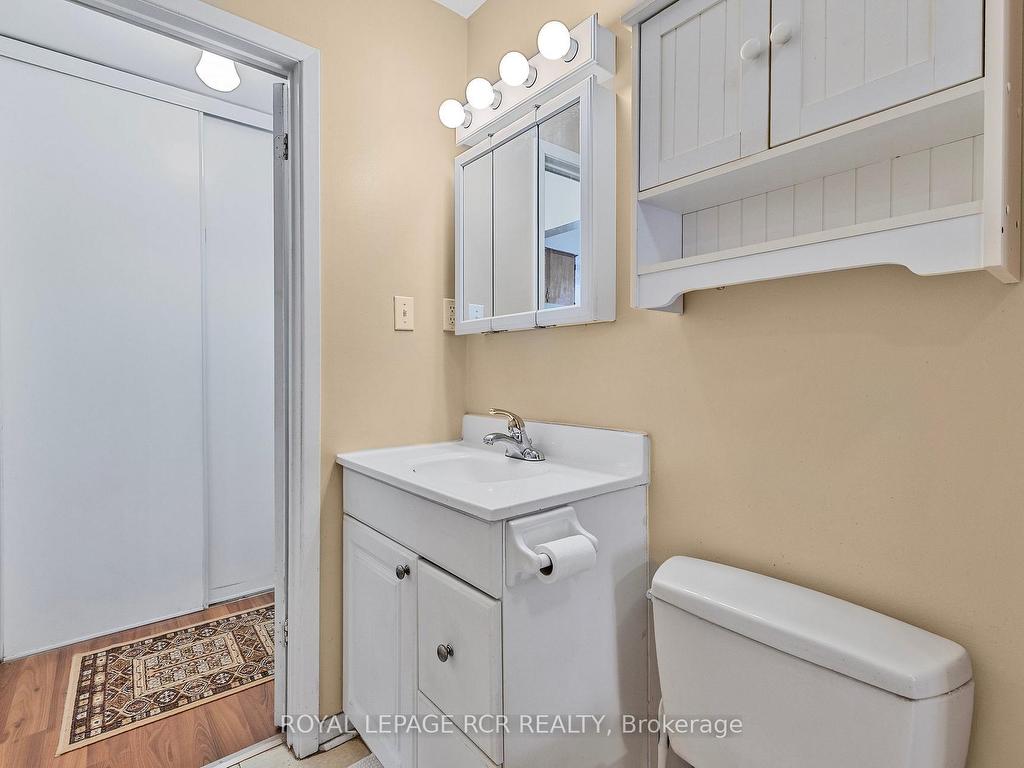 









856


Magnolia

Avenue,
Newmarket,




ON
L3Y 3C7

