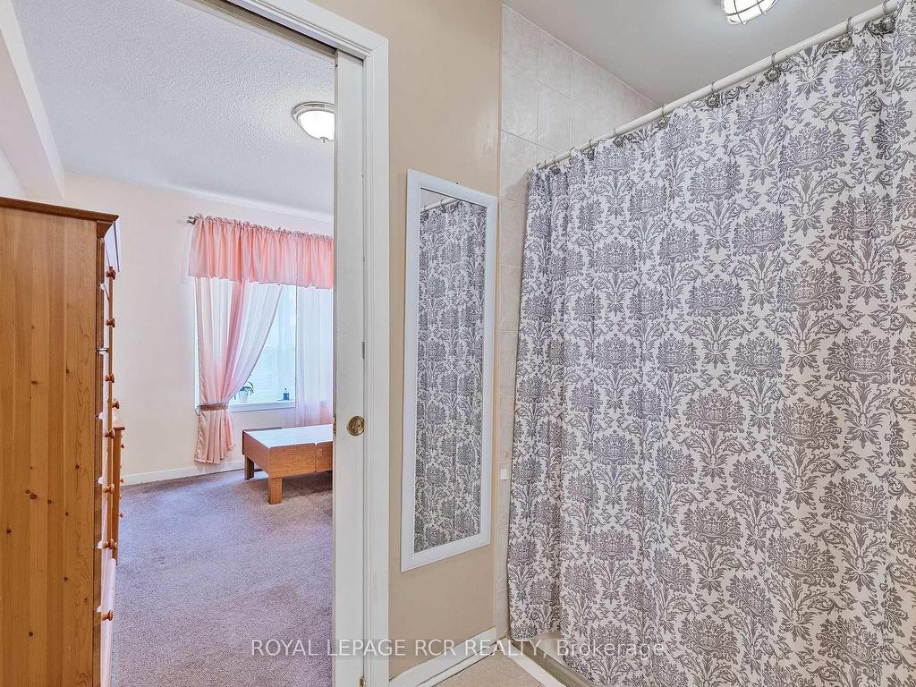 









856


Magnolia

Avenue,
Newmarket,




ON
L3Y 3C7

