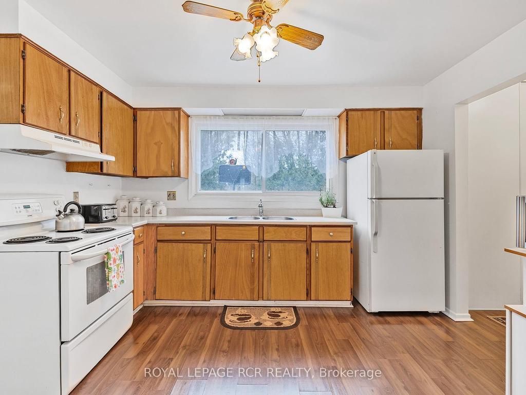 









856


Magnolia

Avenue,
Newmarket,




ON
L3Y 3C7

