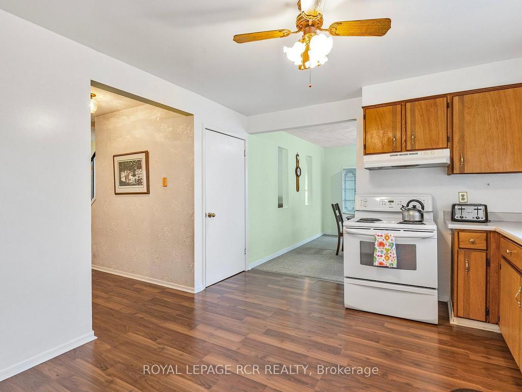 









856


Magnolia

Avenue,
Newmarket,




ON
L3Y 3C7

