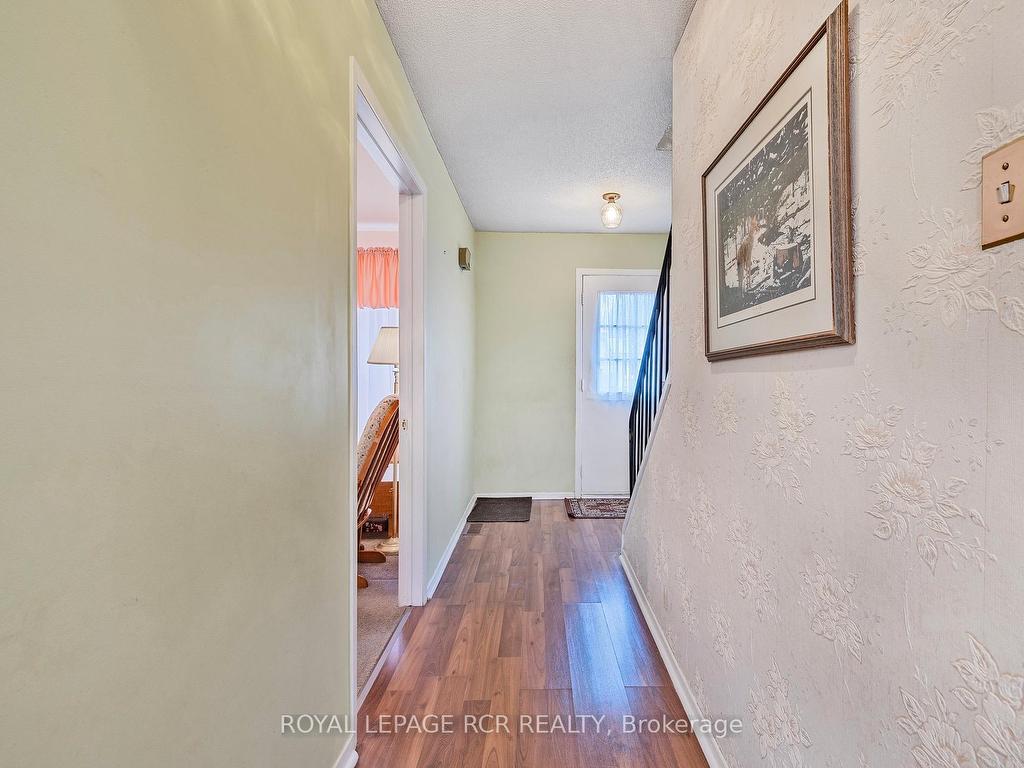 









856


Magnolia

Avenue,
Newmarket,




ON
L3Y 3C7

