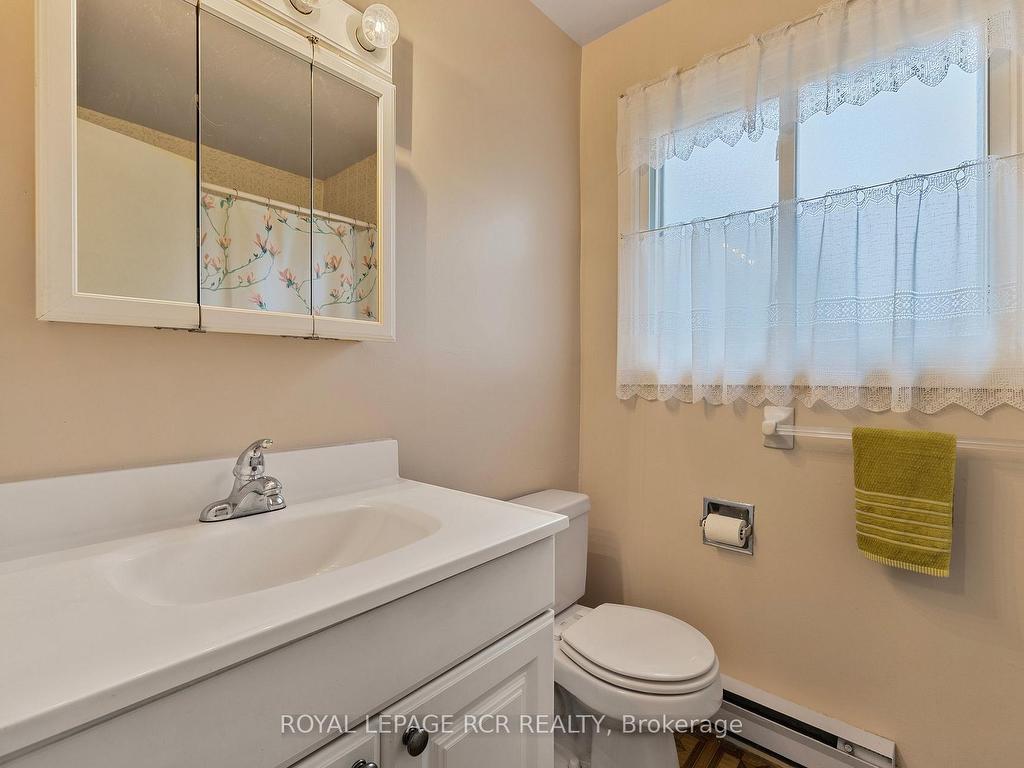 









856


Magnolia

Avenue,
Newmarket,




ON
L3Y 3C7


