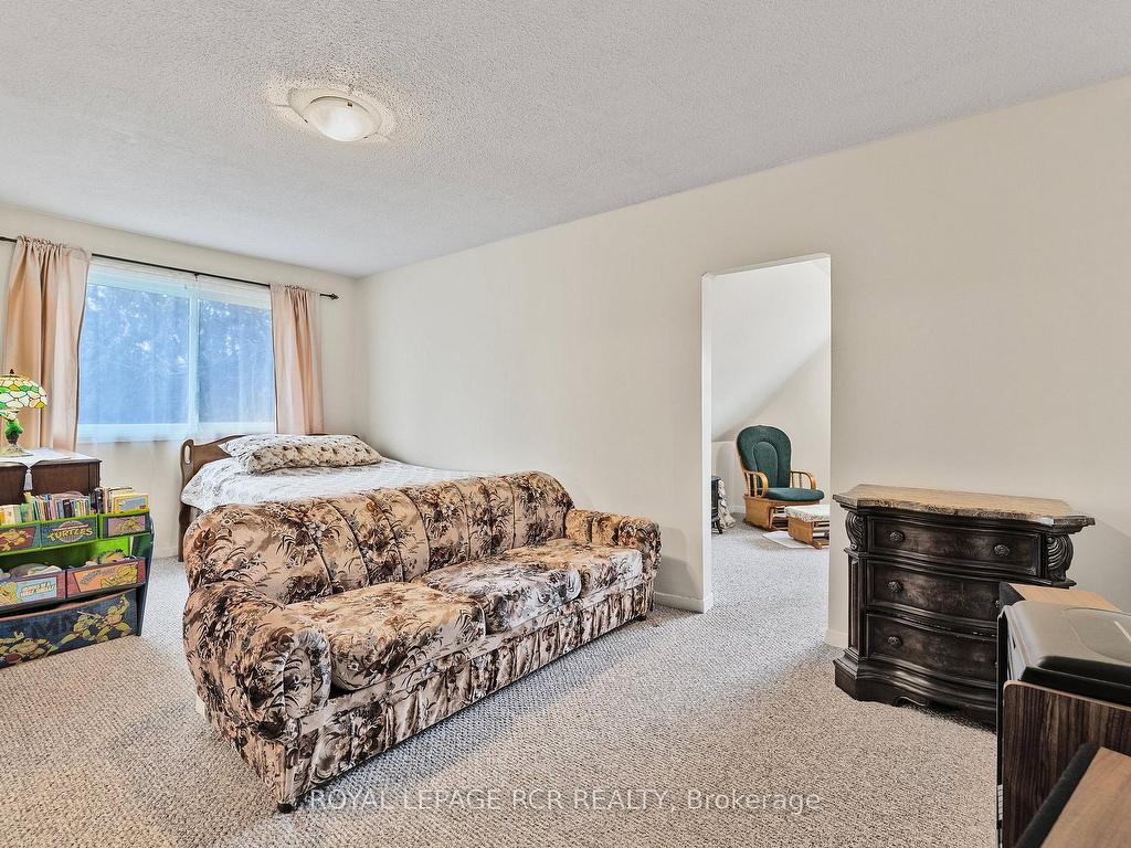 









856


Magnolia

Avenue,
Newmarket,




ON
L3Y 3C7

