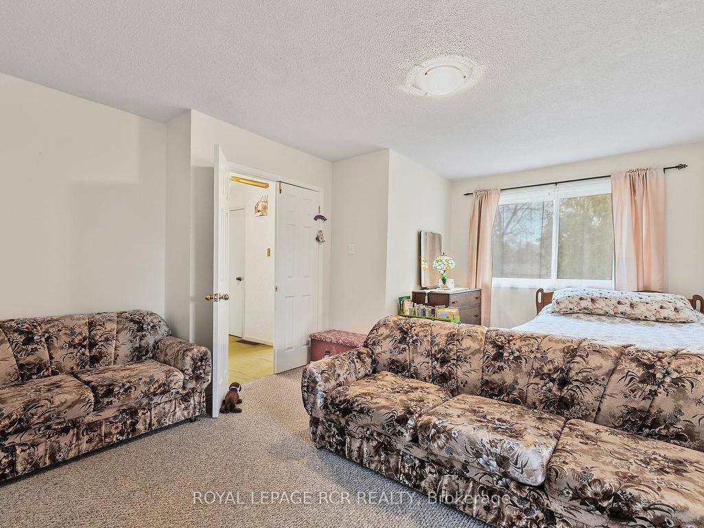 









856


Magnolia

Avenue,
Newmarket,




ON
L3Y 3C7

